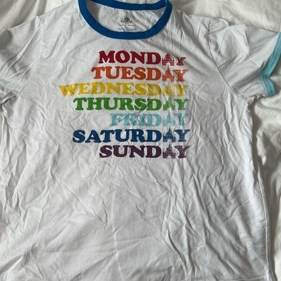 Disney Parks 7 Days Castle T-Shirt (size XL) - Picture 4 of 8